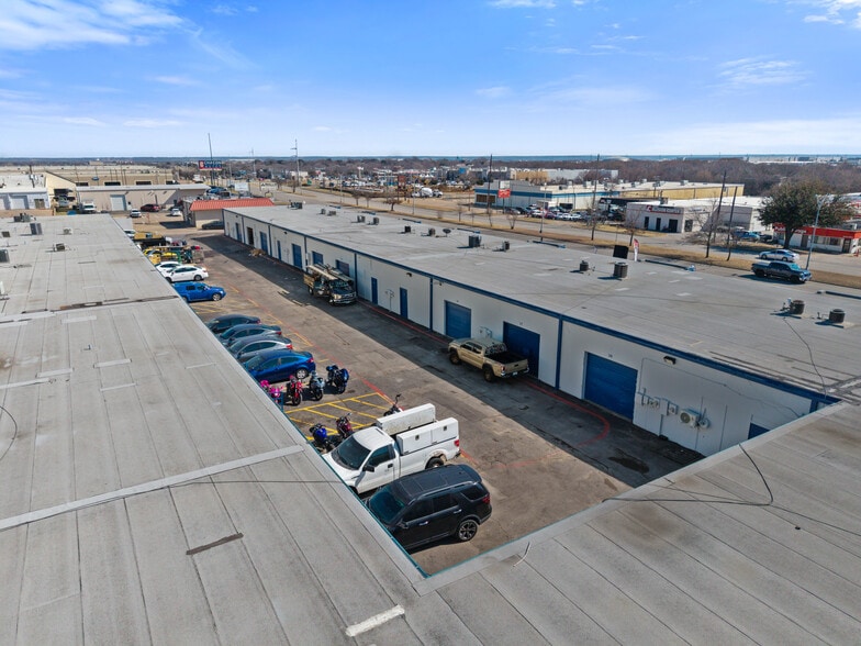 More Photos Of 3201-3207 E Pioneer Pky, Arlington Light Distribution For Lease