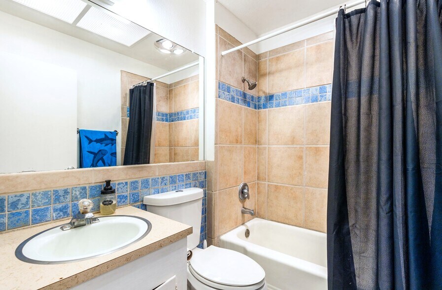 More Photos Of 613 Jane St NE, Albuquerque Flex For Sale