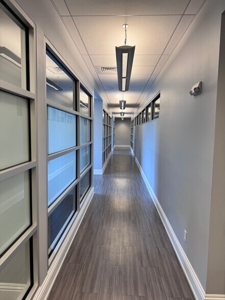 More Photos Of 1110 Pine Ridge Rd, Naples Office For Sale