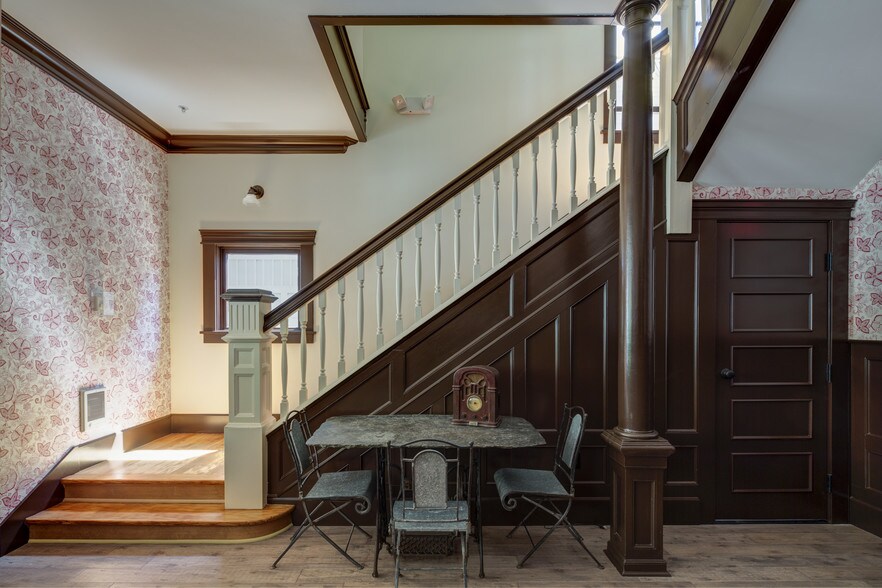 More Photos Of 1634 NW Everett St, Portland Apartments For Sale