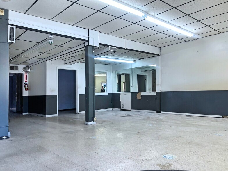 More Photos Of 3253 Middlefield Rd, Menlo Park Storefront For Sale