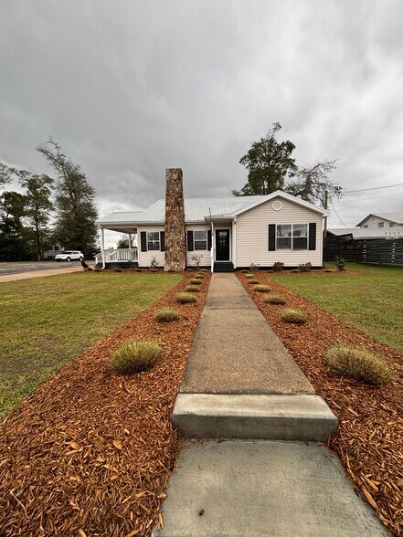 More Photos Of 11169 NW State Rd 20, Bristol Office For Sale