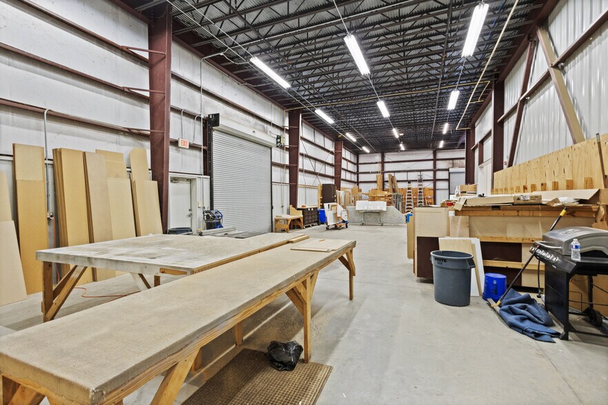 More Photos Of 200 Hart St, Niceville Light Manufacturing For Lease