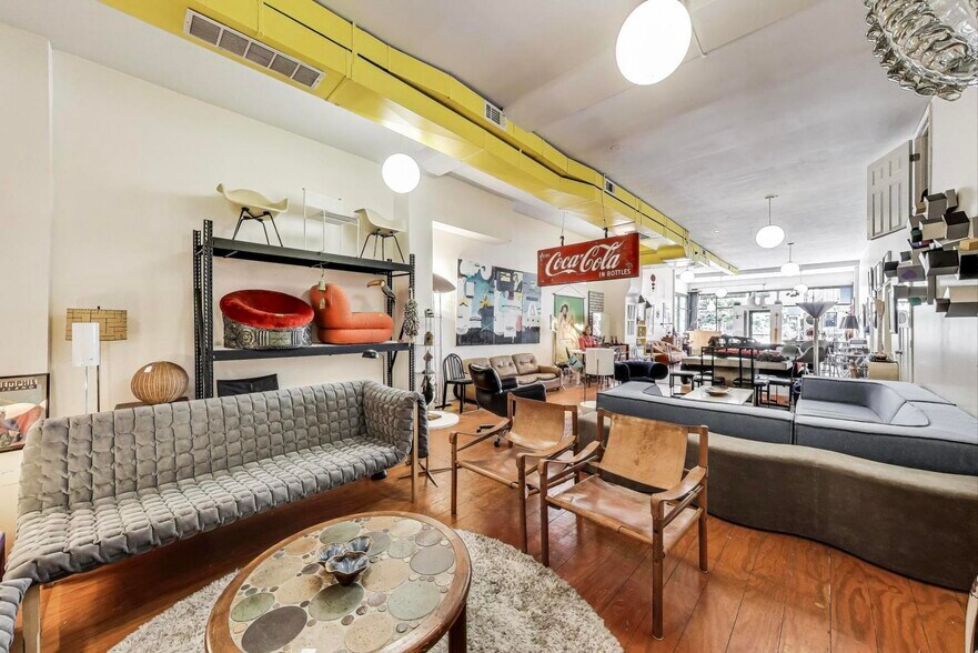 More Photos Of 918 N Ashland Ave, Chicago General Retail For Lease