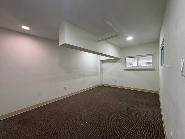 More Photos Of 2857 Steinway St, Astoria Apartments For Lease