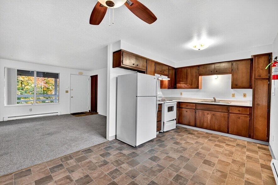 More Photos Of 17170 Beers Ave, Sandy Multifamily For Sale