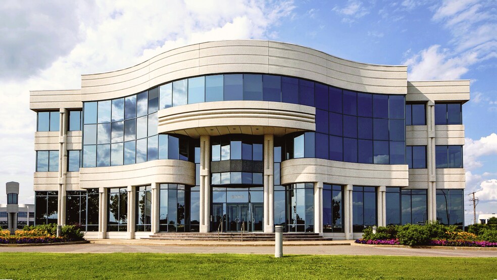 Primary Photo Of 8585 Rte Transcanadienne, Montréal Office For Lease