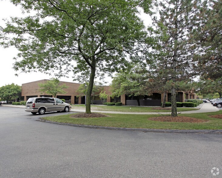 Primary Photo Of 33125-33145 Schoolcraft Rd, Livonia Office For Lease