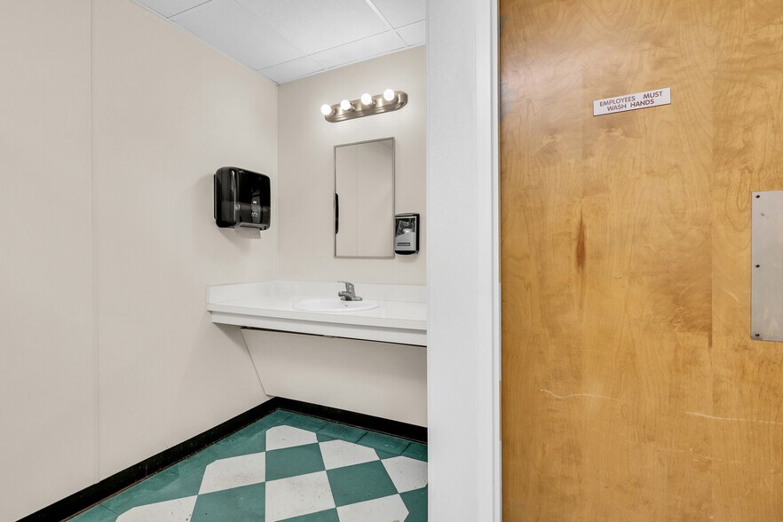 More Photos Of 114 Horizon Park Dr, Savannah Restaurant For Sale