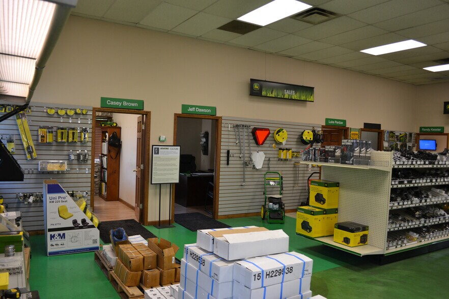 More Photos Of 1111 W 3rd St, Rushville Freestanding For Lease