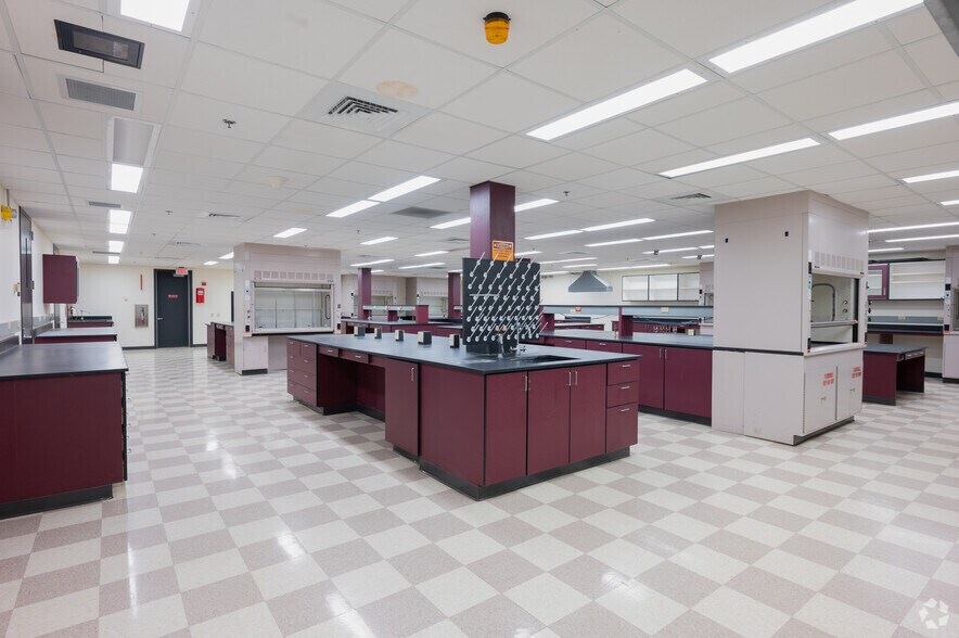 More Photos Of 71 Frankland Rd, Hopkinton Manufacturing For Lease