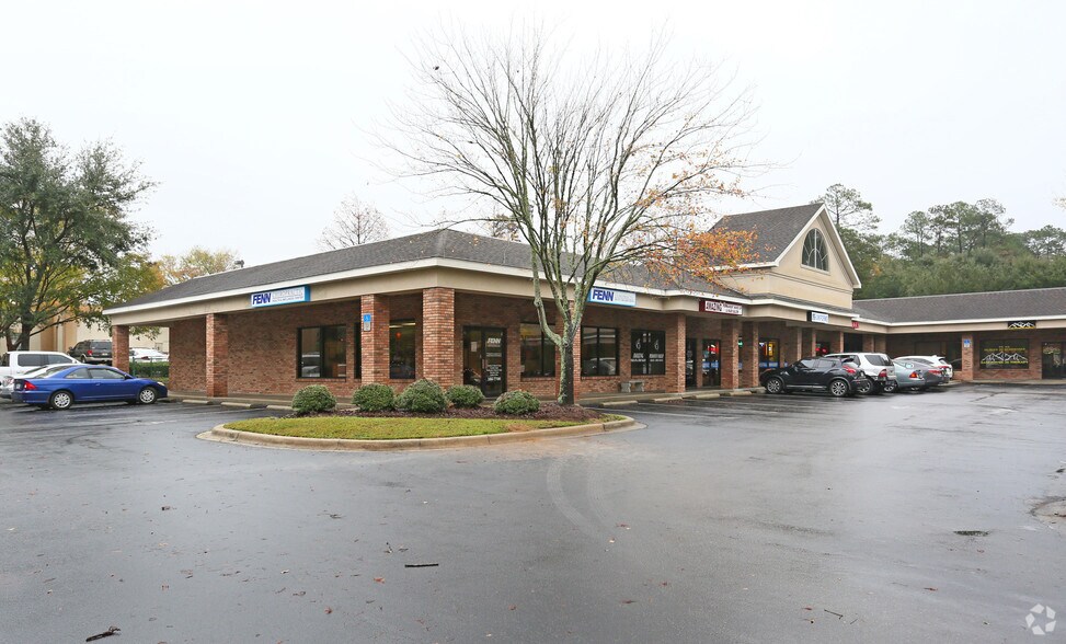 More Photos Of 1989 Capital Cir NE, Tallahassee Freestanding For Sale