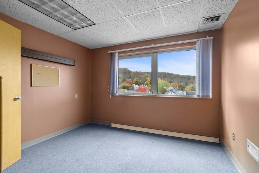 More Photos Of 94 Hospital St, Ridgway Specialty For Sale