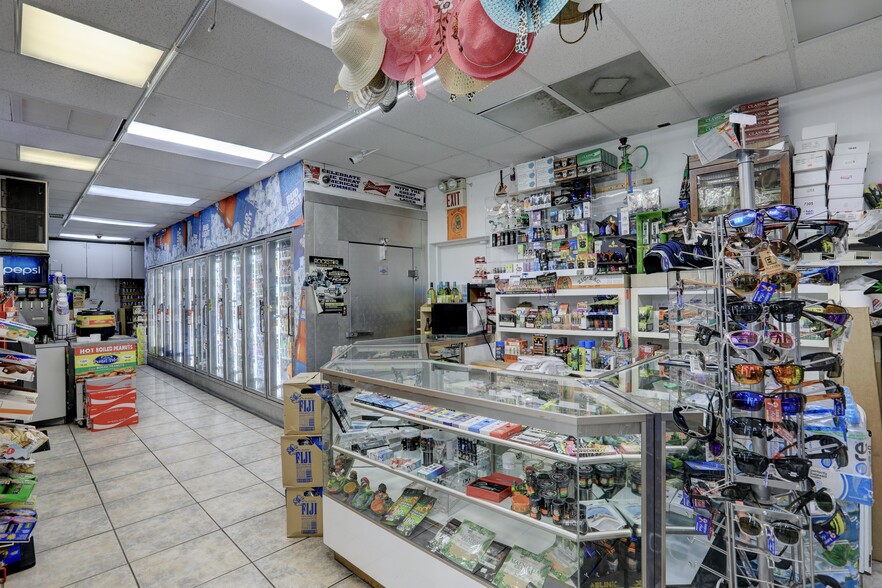 More Photos Of 755 4th St, Vero Beach Convenience Store For Sale