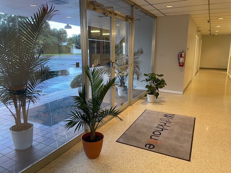 More Photos Of 6818-6824 S Manhattan Ave, Tampa Industrial For Lease