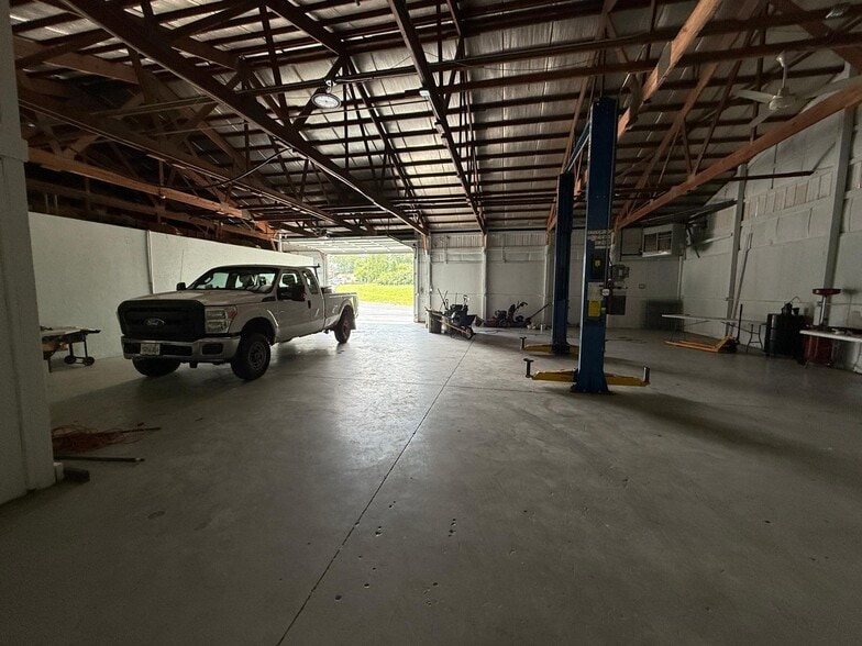 More Photos Of 15062 Archer Ave, Lockport Warehouse For Lease