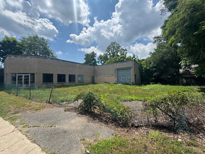 More Photos Of 566 Broadway, Amityville Showroom For Sale