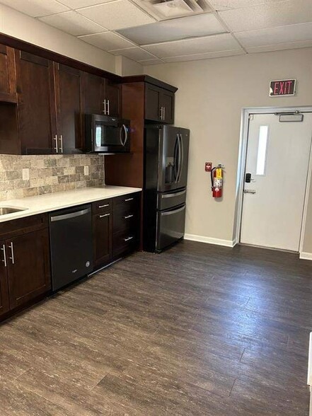 More Photos Of 2370 Justin Trl, Alpharetta Light Manufacturing For Sale