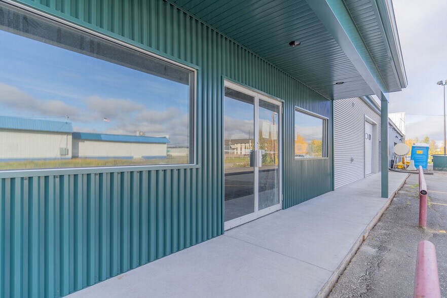 More Photos Of 3225 S Cushman St, Fairbanks Storefront For Sale