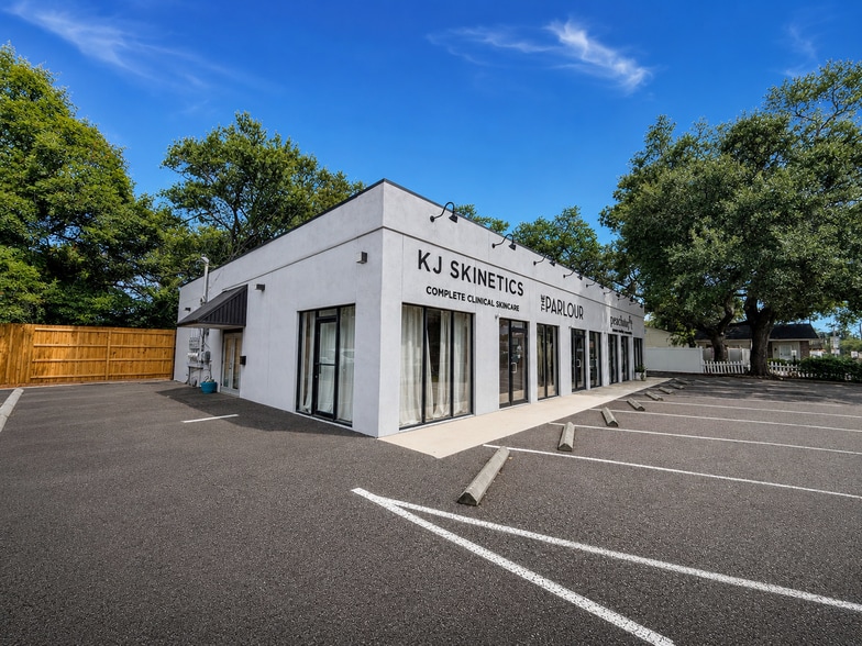More Photos Of 3310 W Bay To Bay Blvd, Tampa Storefront For Lease