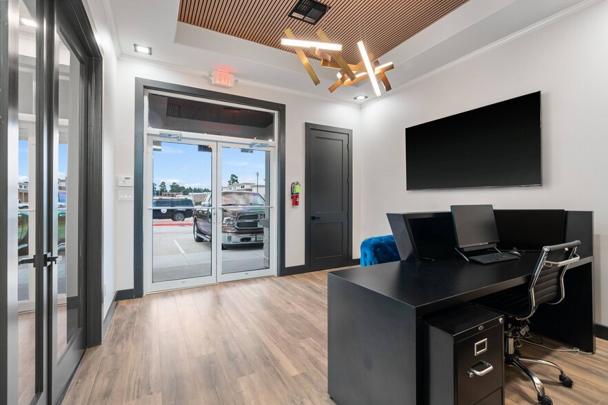 More Photos Of 14547 Lake Business Dr, Conroe Loft Creative Space For Sale