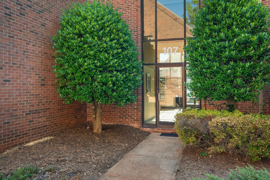 More Photos Of 107 Fountain Brook Cir, Cary Office For Sale