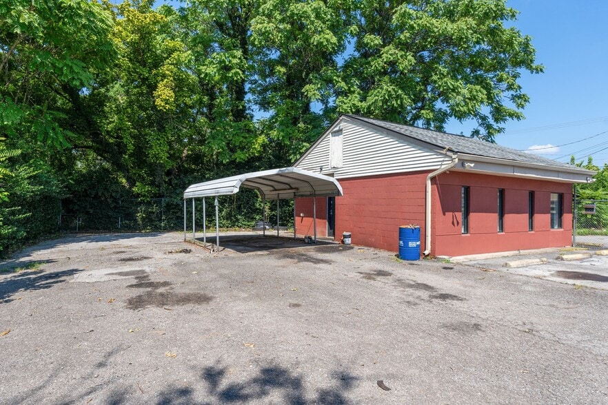 More Photos Of 5409 Charlotte Pike, Nashville Auto Dealership For Lease