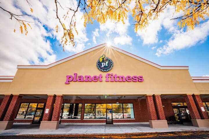 More Photos Of 739-777 Pulaski Rd, Huntington Unknown For Lease