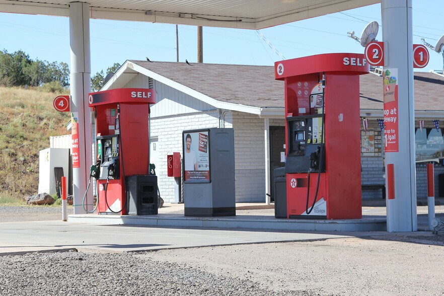More Photos Of 925 E Interstate 40 Hwy, Ash Fork Service Station For Sale