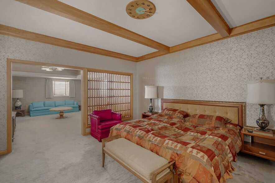 More Photos Of 531 W Main St, Denison Office For Sale