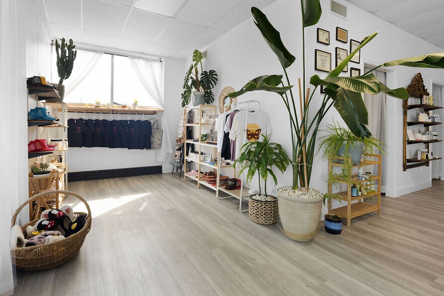 More Photos Of 1104 11th St, Wichita Falls Storefront Retail Office For Sale