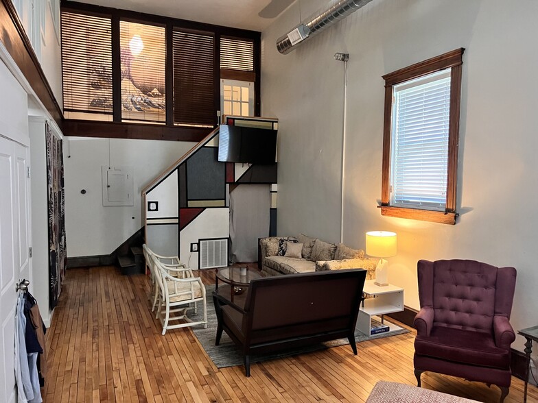 More Photos Of 339 Madison Ave, Memphis Storefront Retail Office For Sale