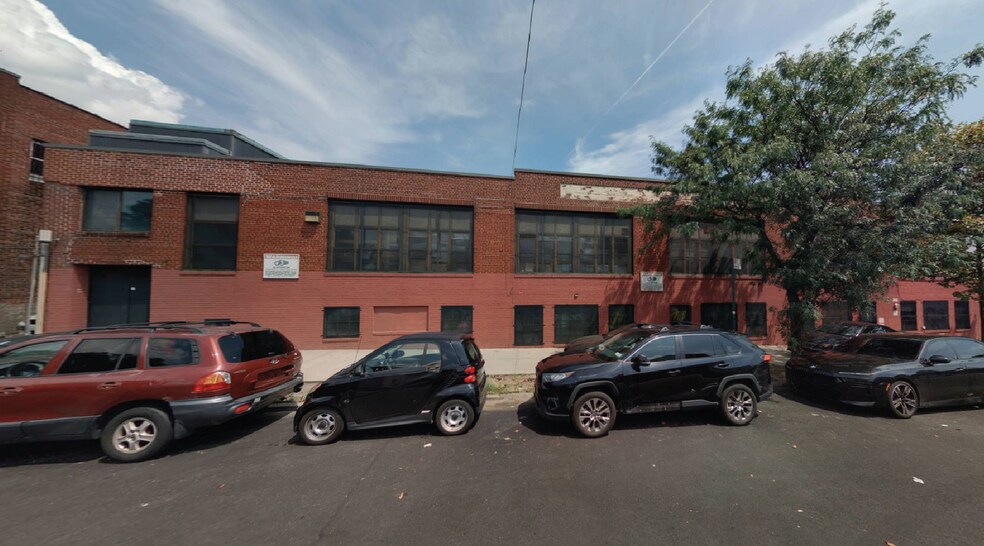 More Photos Of 32-31 57th St, Woodside Warehouse For Lease