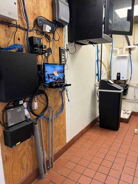 More Photos Of 10811 NE 23rd St, Spencer Restaurant For Lease