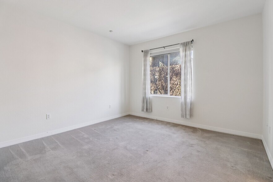 More Photos Of 1501 India St, San Diego Apartments For Sale