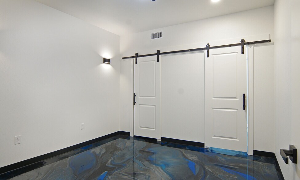 More Photos Of 4300 Burleson Retta Rd, Burleson Flex For Sale