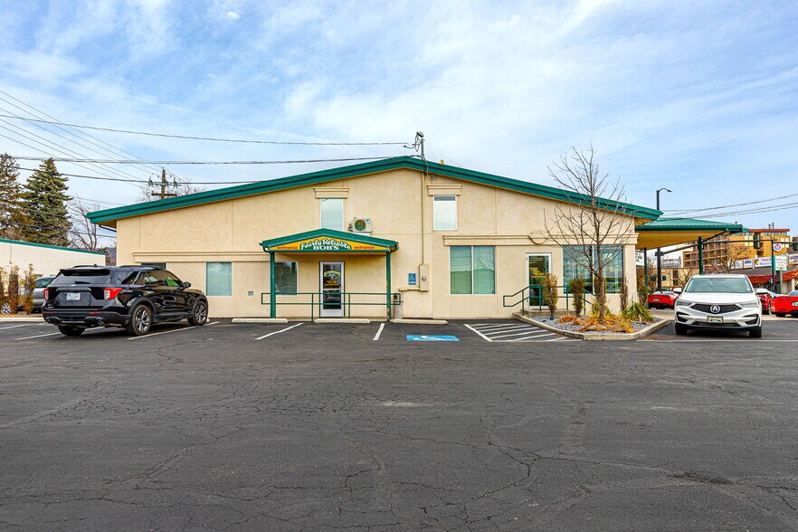 More Photos Of 2304 W Main St, Boise Auto Dealership For Lease