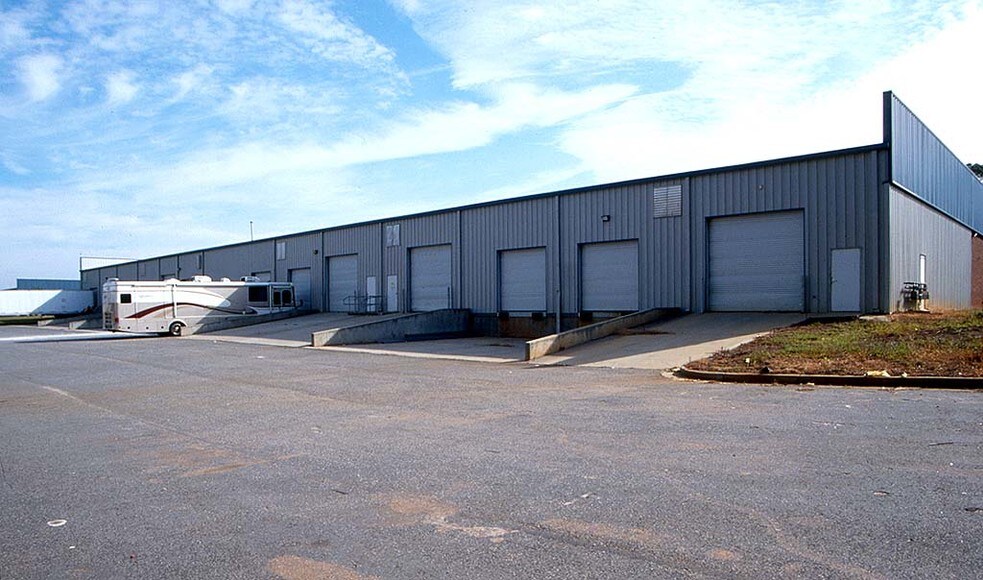 More Photos Of 1005 Union Center Dr, Alpharetta Warehouse For Lease