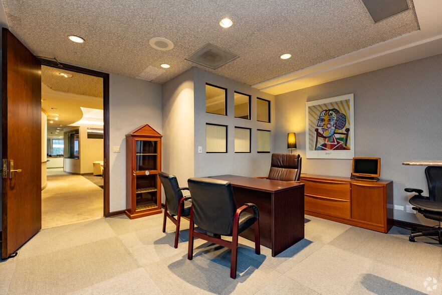 More Photos Of 640 S San Vicente Blvd, Los Angeles Medical For Lease