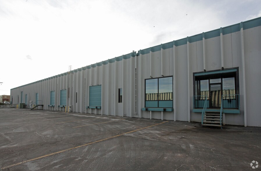 More Photos Of 4355 Monaco Pky, Denver Warehouse For Lease
