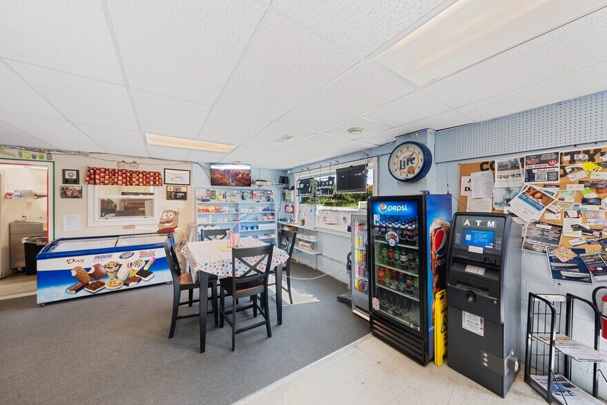 More Photos Of 7697 E Harbor Rd, Lakeside Marblehead Convenience Store For Sale