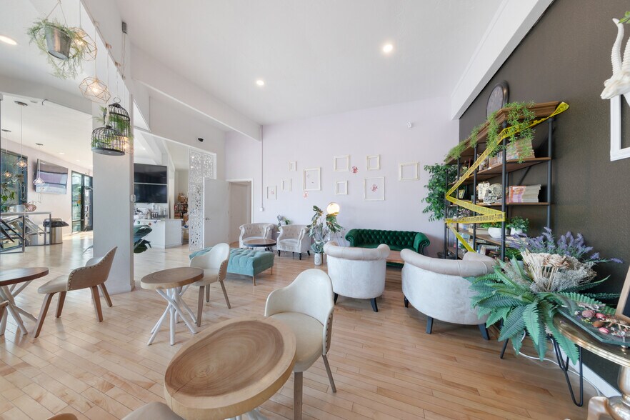 More Photos Of 5338 SE Foster Rd, Portland Storefront For Sale