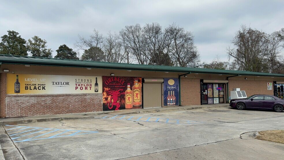 More Photos Of 4151 Mercer University Dr, Macon-Bibb General Retail For Sale