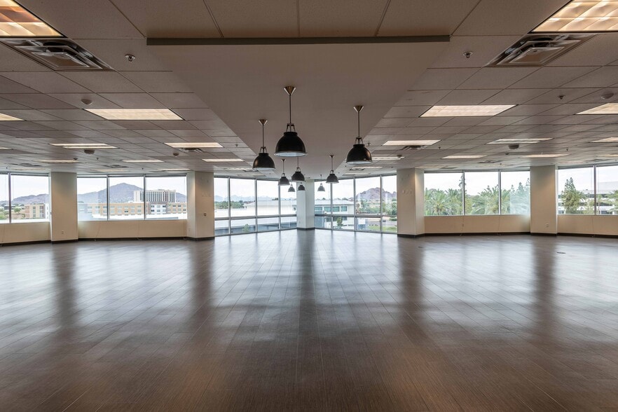 More Photos Of 444 N 44th St, Phoenix Office For Sale