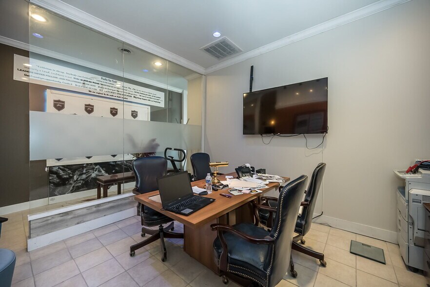 More Photos Of 3444 N Lindbergh Blvd, Saint Ann General Retail For Sale