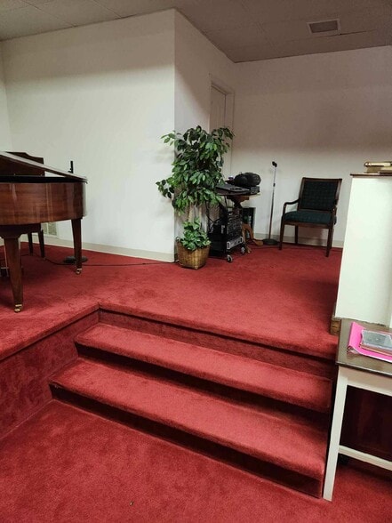 More Photos Of 1325 Shady Grove Rd, Williston Religious Facility For Sale