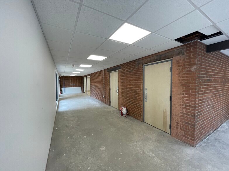 More Photos Of 125 E Chestnut St, Asheville Specialty For Lease