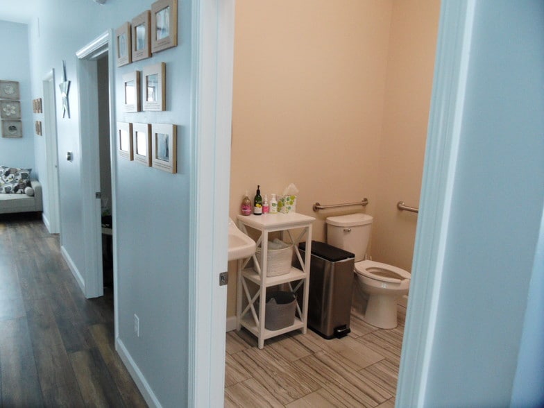 More Photos Of 533 Main St, Belleville Freestanding For Lease