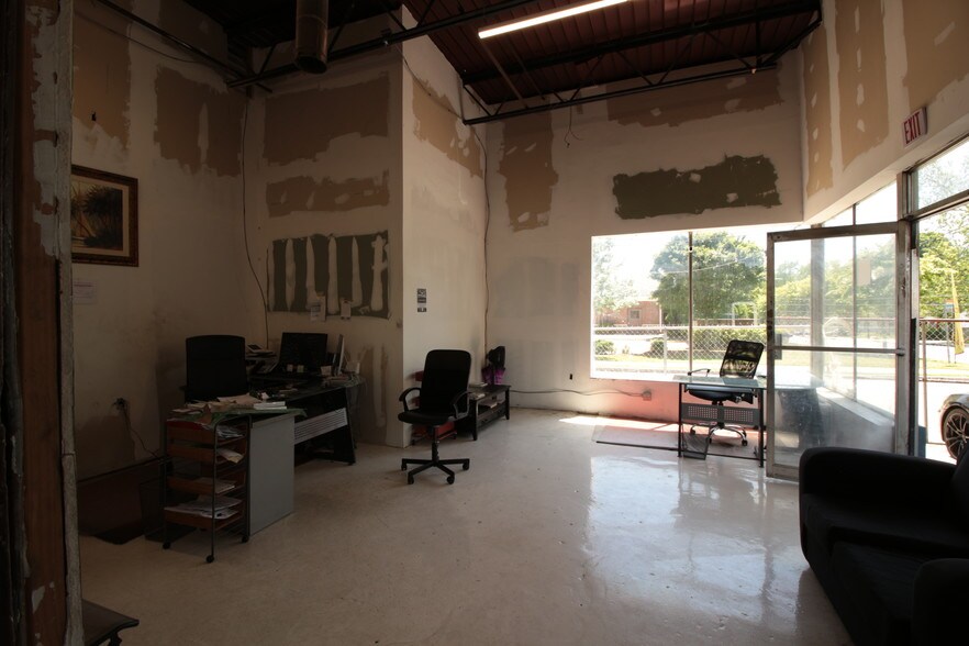 More Photos Of 934 Metropolitan Pky, Atlanta Auto Repair For Sale