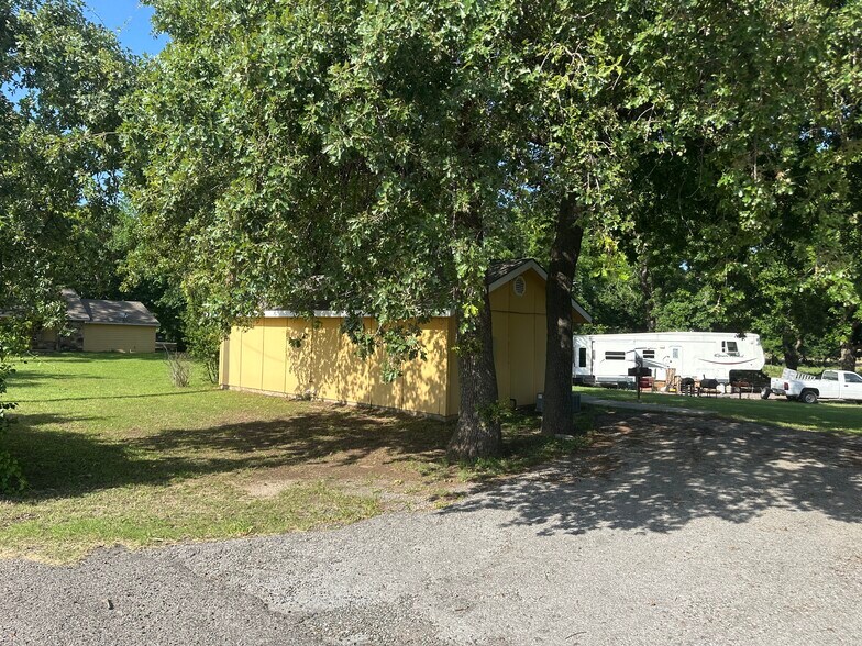 More Photos Of 2116 Highway 77 S, Davis Trailer Camper Park For Sale